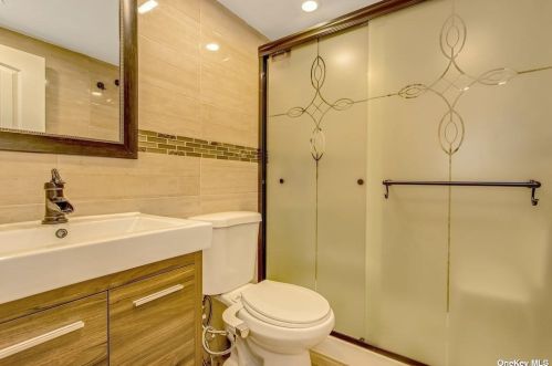 34 Fielding Ave, Huntington Station NY 11746-6731 exterior