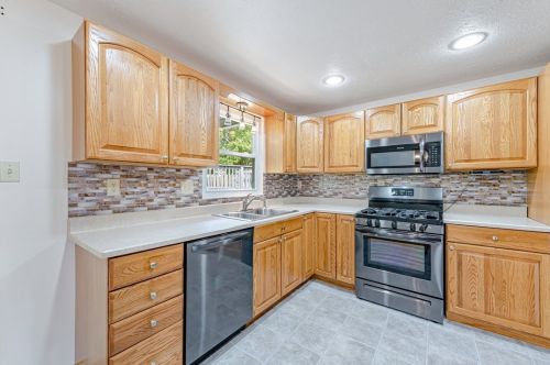 147 Cranbrooke Dr, Moon Twp PA  15108-9118 exterior