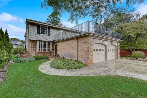 3332 Lake Dr, Milwaukee, WI 53211-2907