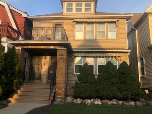 2204 30th St, Milwaukee, WI 53215-2432