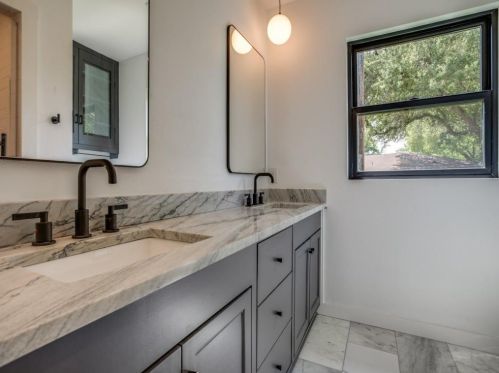 570 Hambrick Rd, Dallas TX  75218-1745 exterior