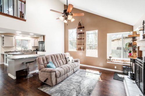 9891 Dolomite Ln, Sandy, UT 84094-4092