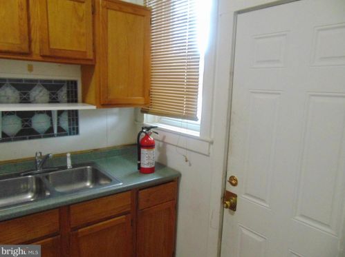 4612 Woodland Ave, Camden NJ 08110-6430 exterior