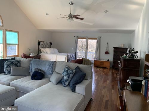 6 Kari Ct, Jackson Twp NJ 08527-1377 exterior