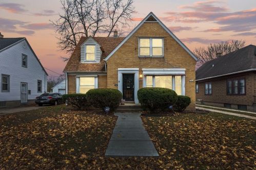 5864 42nd St, Milwaukee, WI 53221-3928