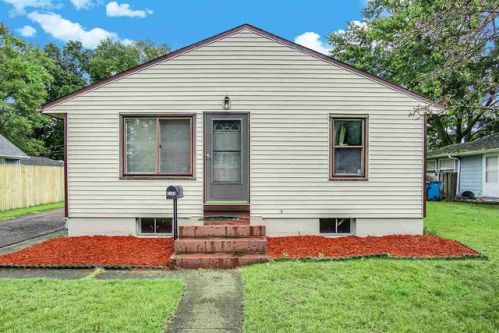 2328 Normandy Dr, Mishawaka, IN 46545-3916