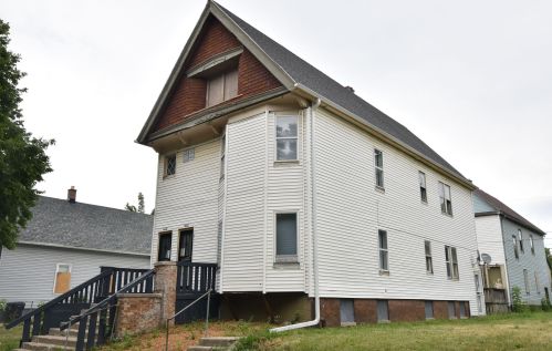 2222 16th St, Milwaukee, WI 53215-2620