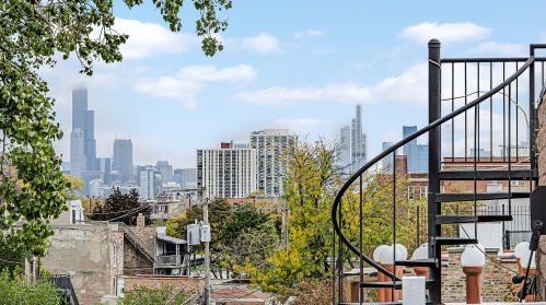 3358 Calumet Ave, Chicago IL 60616-1407 exterior