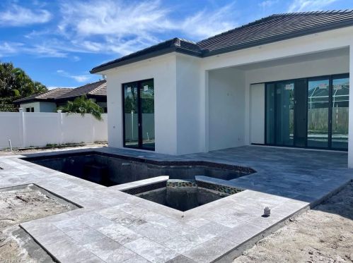 681 93 Ave, Naples FL 34108-2438 exterior