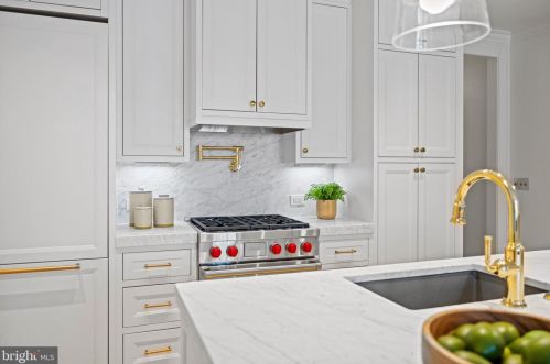 1667 Avon Pl, Washington DC 20007-2959 exterior