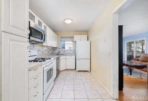 124 Exeter Ct, Piscataway NJ  08854-2178 exterior