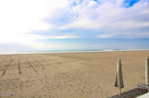 3903 Ocean Dr, Oxnard CA 93035-4435 exterior