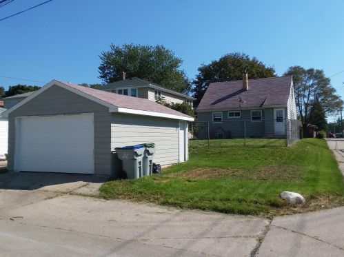 3521 84th St, Milwaukee, WI 53228-1501