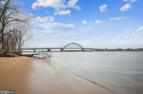 3806 Ebbtide Ln, Palmyra, NJ 08065-2137