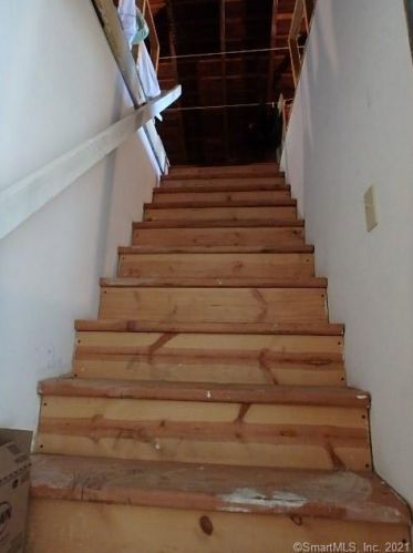 47 Maple St, Manchester CT 06040-5527 exterior