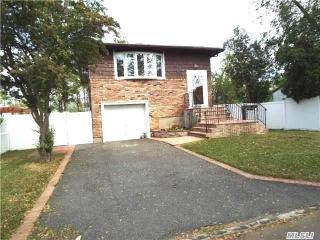 26 Cather Ave, Huntington Station NY  11746-6806 exterior