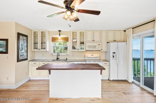 10060 Tropical Trl, Merritt Island FL 32953-6060 exterior