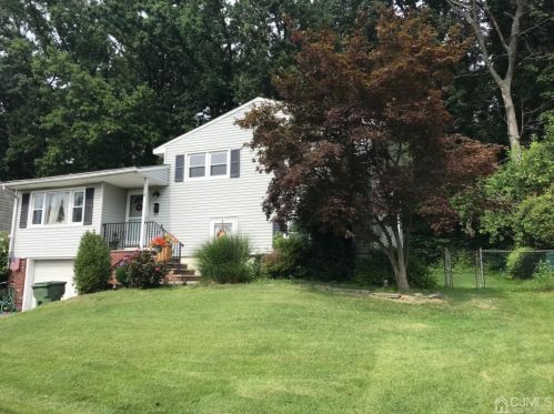 6 Adelphi Ct, Edison NJ  08837-2709 exterior