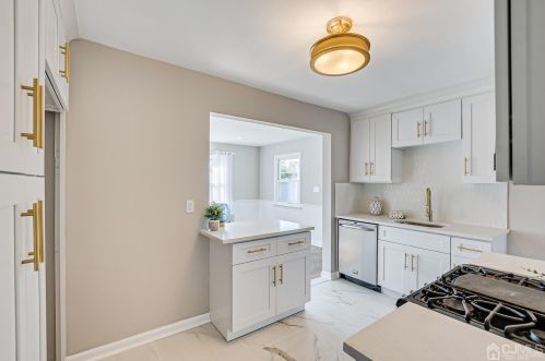 85 Gdn Ter, Edison NJ 08817-4501 exterior