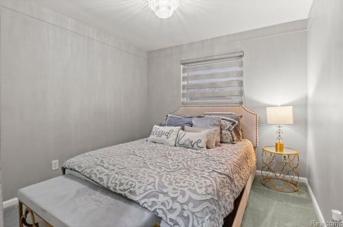 6126 Cambourne Rd, Dearborn Heights MI 48127-3916 exterior