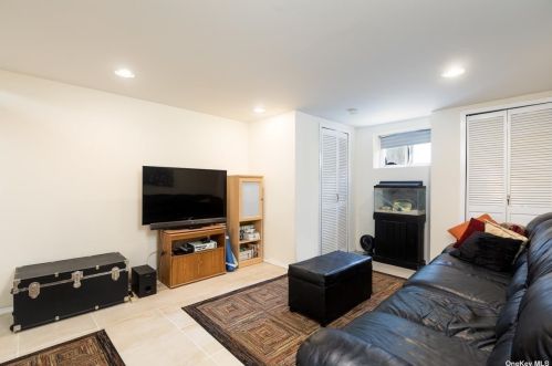 29 Wesleyan Rd, Commack NY 11725-2519 exterior