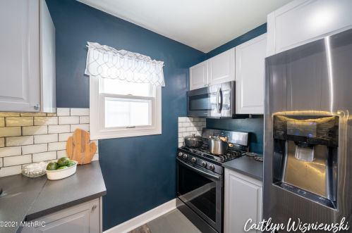 941 Northlawn St, Grand Rapids MI 49505-3717 exterior