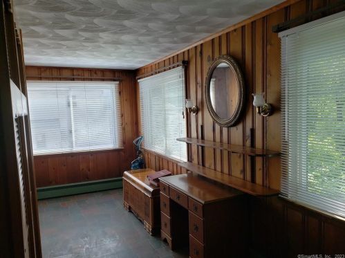 51 Gladiola St, New Britain CT 06053-3002 exterior