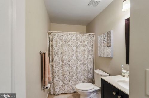 19840 Meredith Dr, Rockville MD 20855-2426 exterior