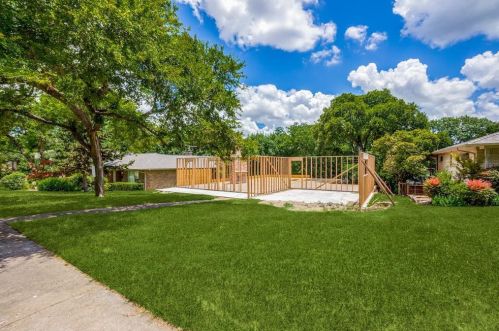 9420 Crestedge Dr, Dallas TX  75238-2523 exterior