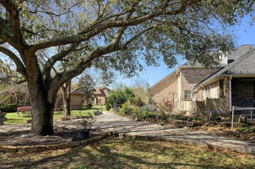 4022 Weston Dr, Fulshear TX 77441-4126 exterior