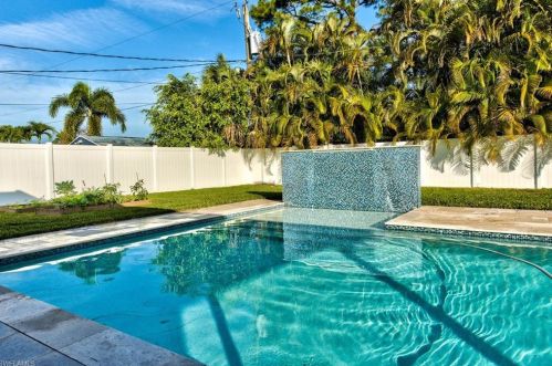 239 Johnnycake Dr, Naples FL 34110-1346 exterior