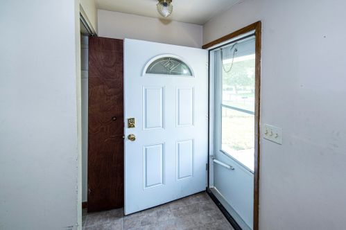 10300 Jonen St, Milwaukee, WI 53224-5231