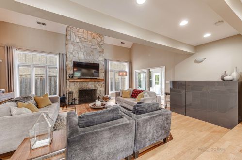 861 Linden Ave, Elmhurst IL 60126-5312 exterior