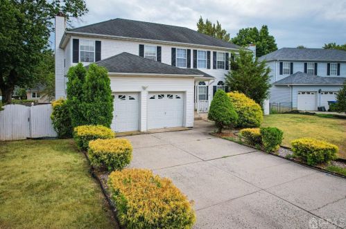 6 Sarah Ct, Edison, NJ 08817-2288