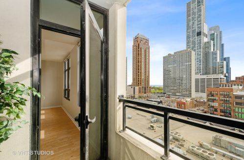 1255 State St, Chicago IL 60605-1928 exterior