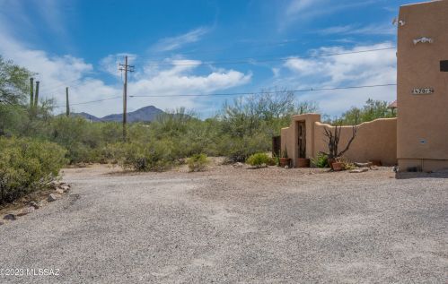 7015 Camino De Los Caballos, Tucson AZ 85743-9689 exterior