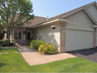370 Summer Ln, Saint Paul, MN 55117-2335