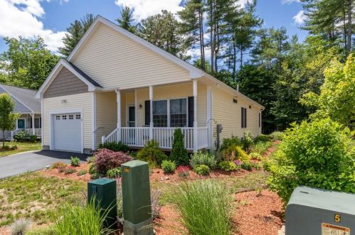 21 Richmond Dr, Concord, NH 03303-1944