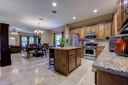 108 Golfview, Montgomery TX 77356-8853 exterior