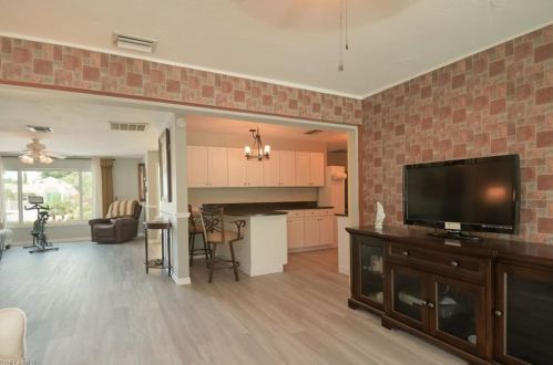 805 97 Ave, Naples FL 34108-2284 exterior