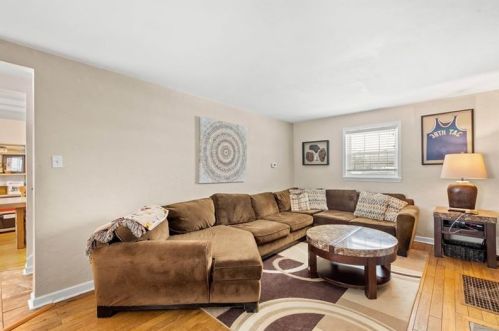 5363 Greenridge Dr, Pittsburgh PA 15236-1723 exterior