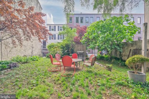 1018 Leithgow St, Philadelphia PA  19123-1421 exterior