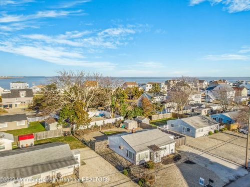 1412 Tamiami Rd, Lacey NJ 08731-5038 exterior