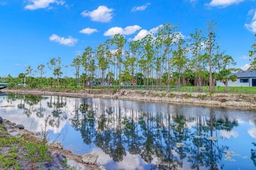 109 10th St, Naples, FL 34120-4003