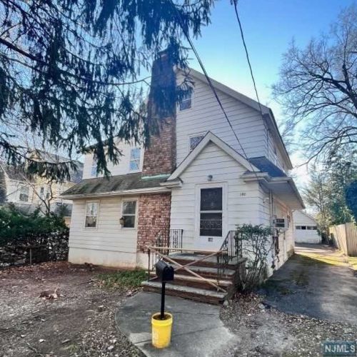 180 Griggs Ave, Teaneck, NJ 07666-4132