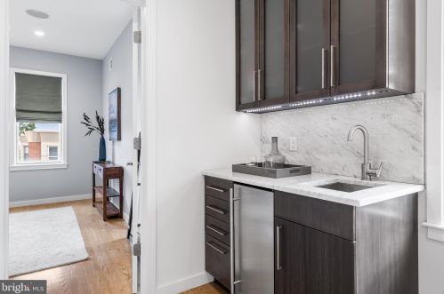 833 Bainbridge St, Philadelphia PA  19147-2009 exterior