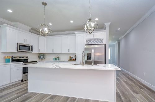 2710 Braddock St, Tampa FL  33607-6828 exterior