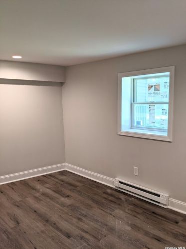 43 Cedarwood Dr, Huntington Station NY  11746-1335 exterior