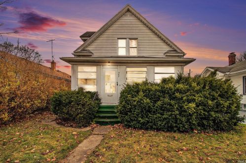 307 9th St, Mishawaka, IN 46544-2157