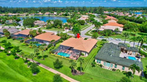 8048 Desmond Dr, Boynton Beach FL 33472-5013 exterior